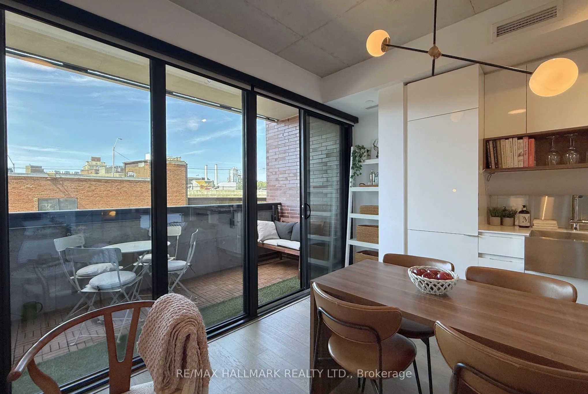 383 Sorauren Avenue #313