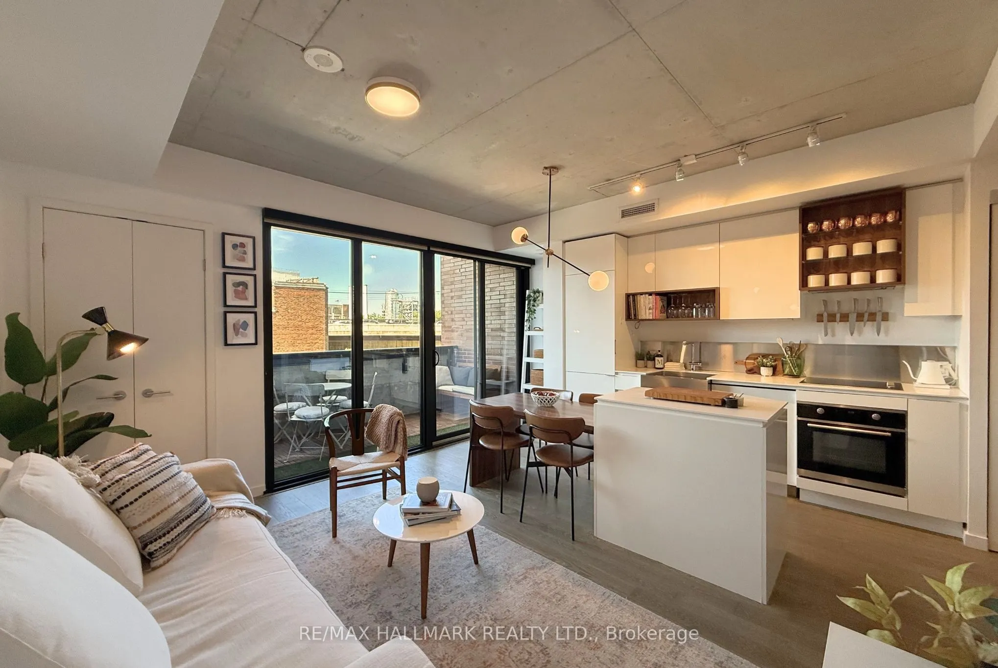 383 Sorauren Avenue #313
