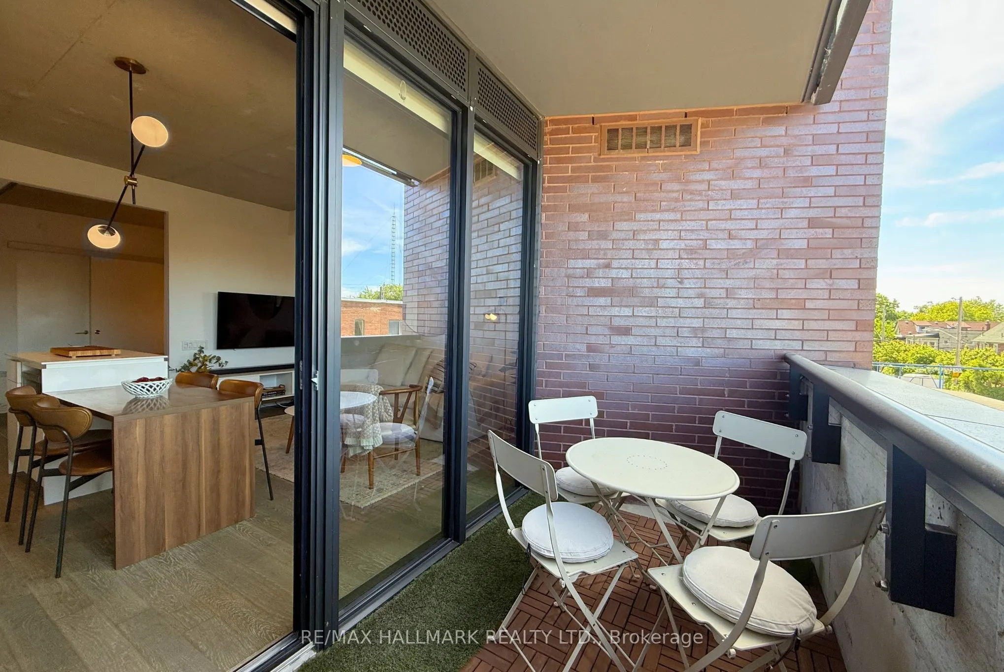 383 Sorauren Avenue #313