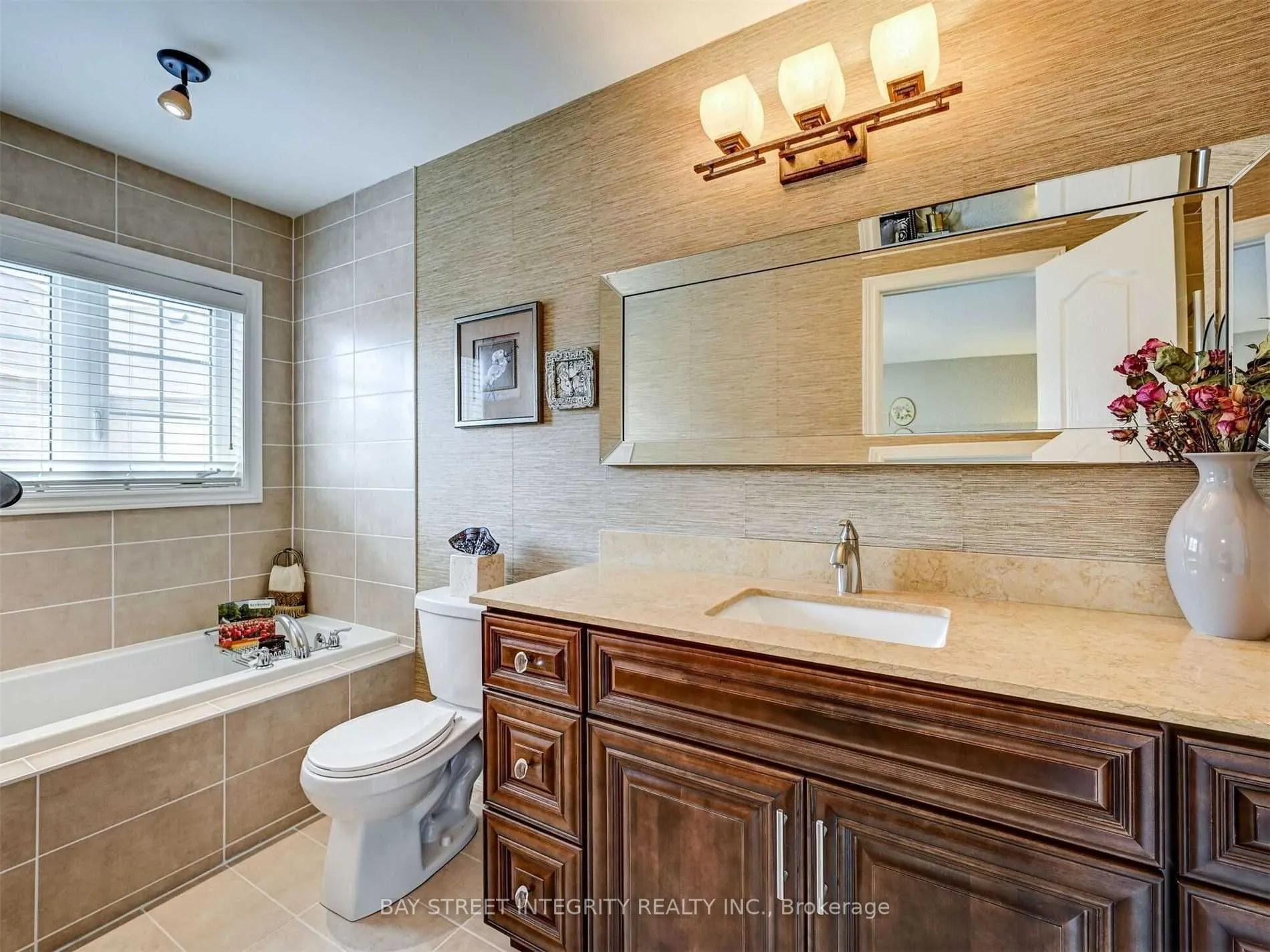537 Stream Crescent