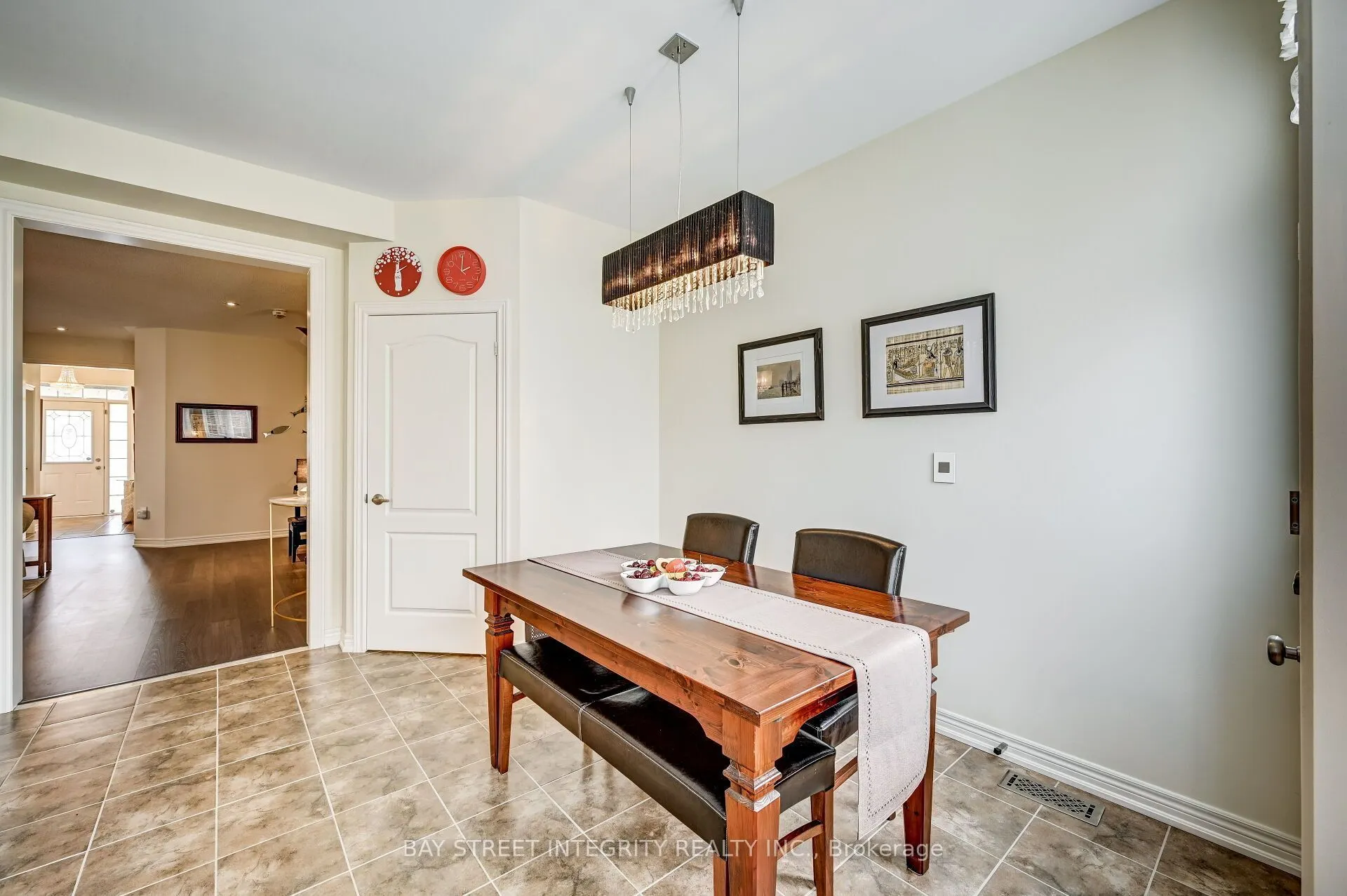 537 Stream Crescent