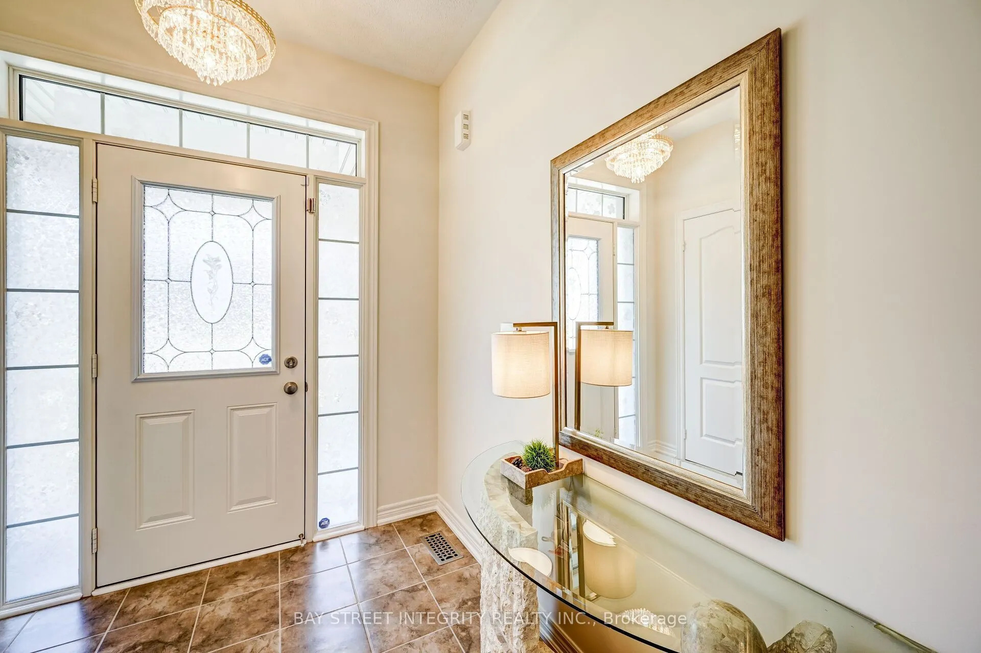 537 Stream Crescent
