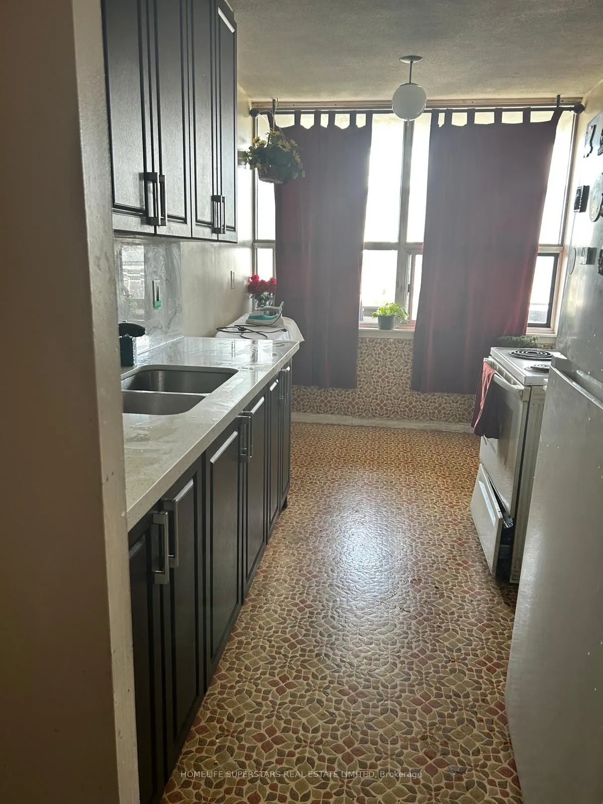 15 Kensington Road #1410