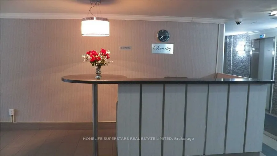 15 Kensington Road #1410