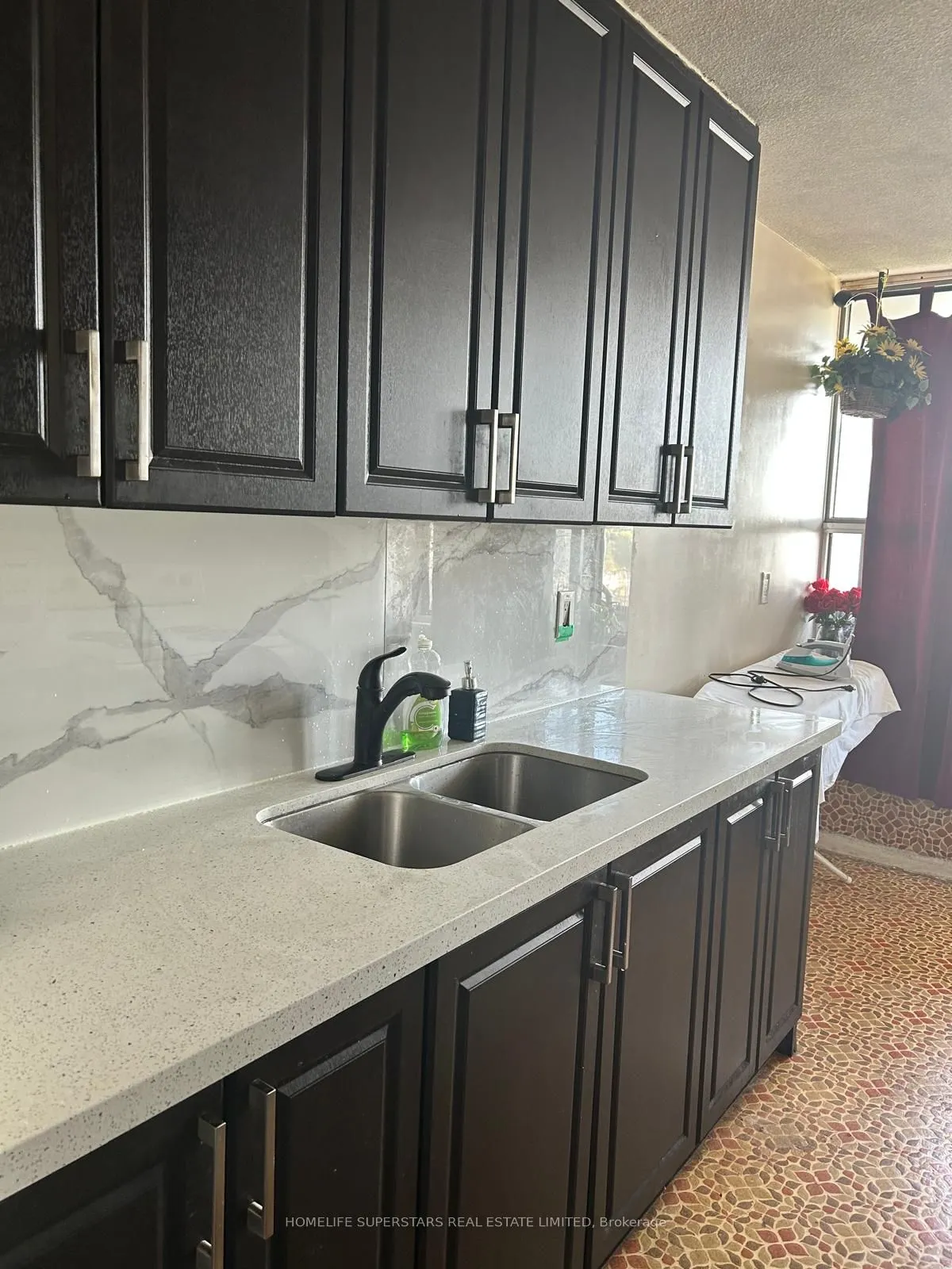 15 Kensington Road #1410