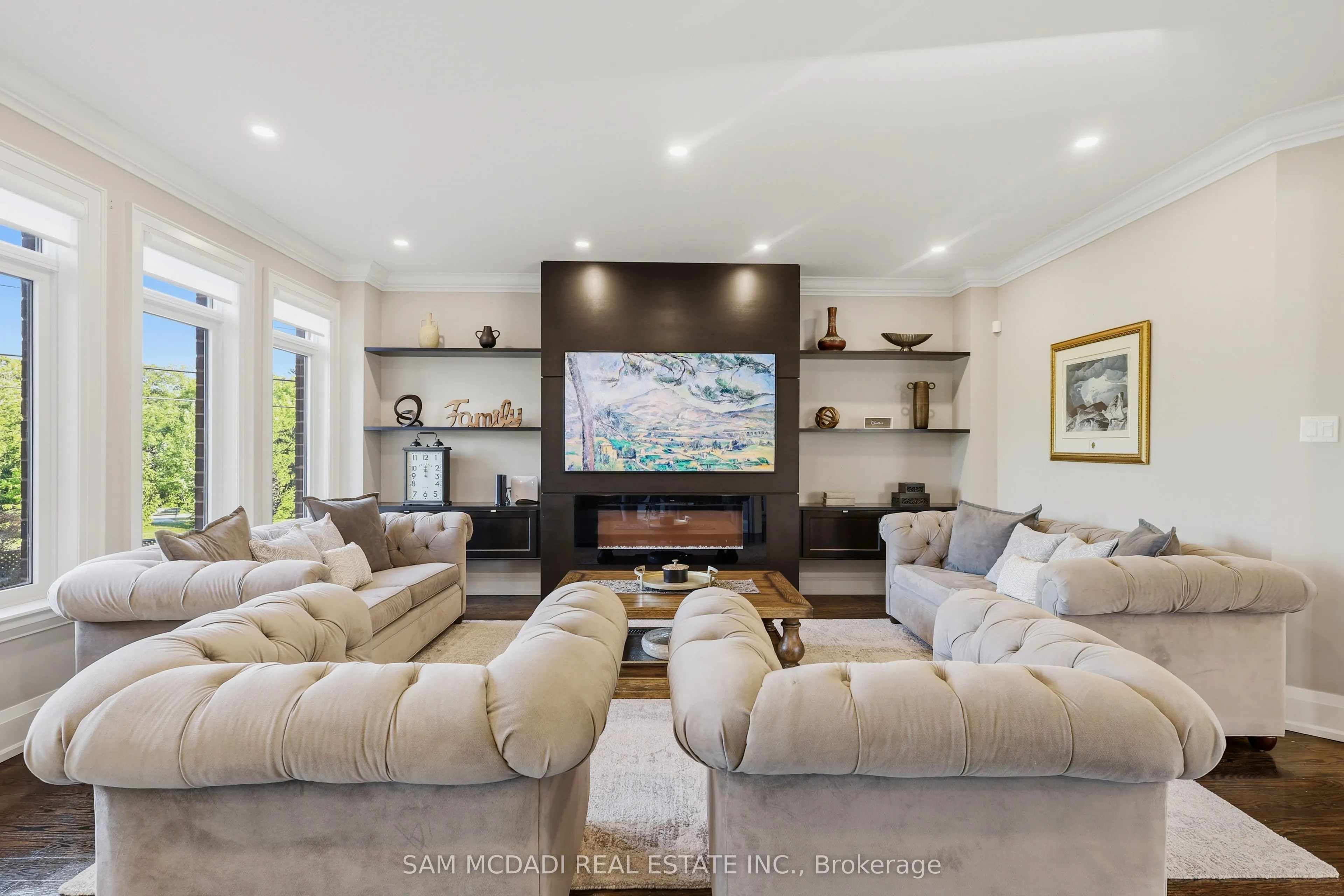 962 Fredonia Drive