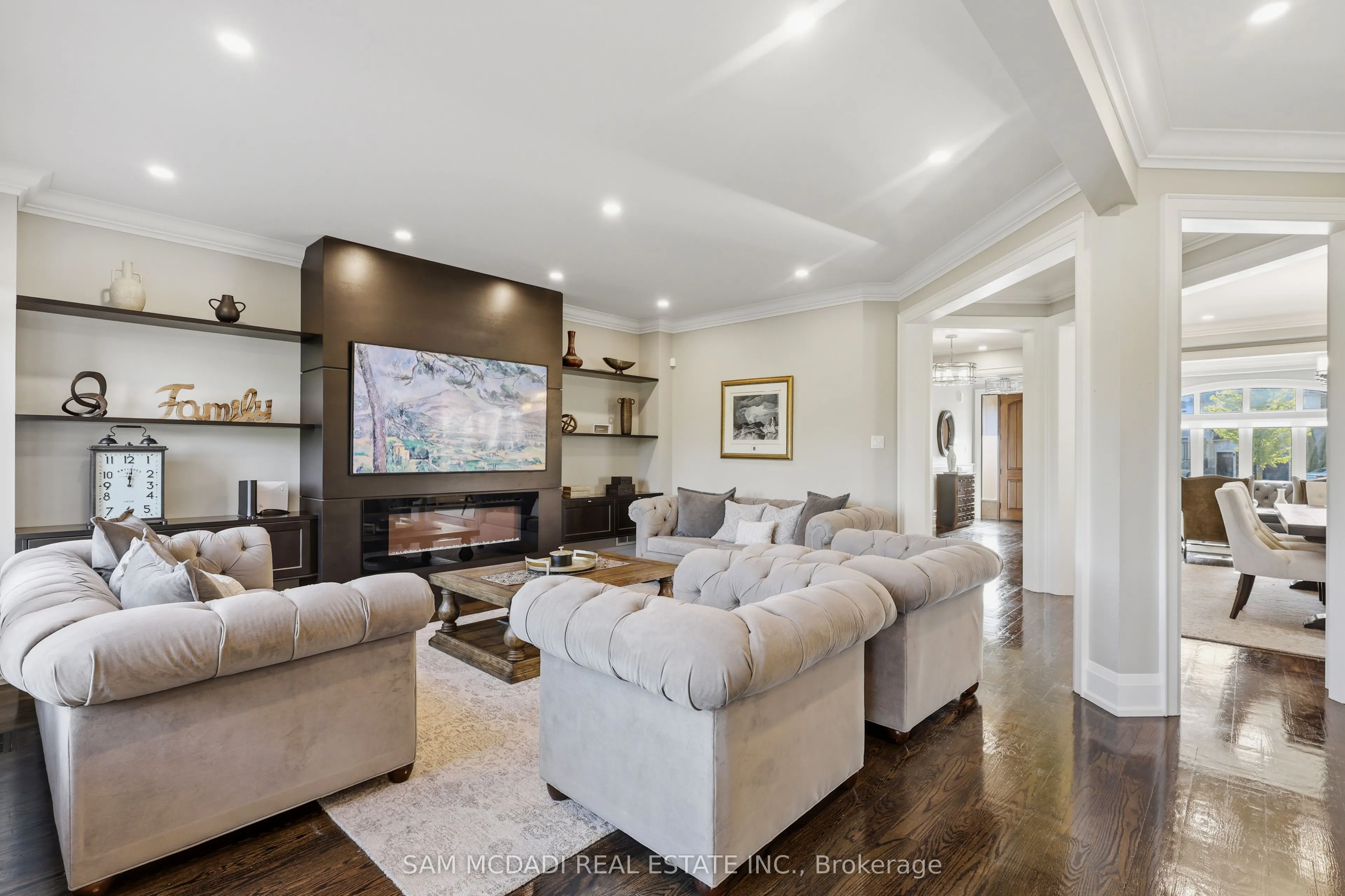 962 Fredonia Drive