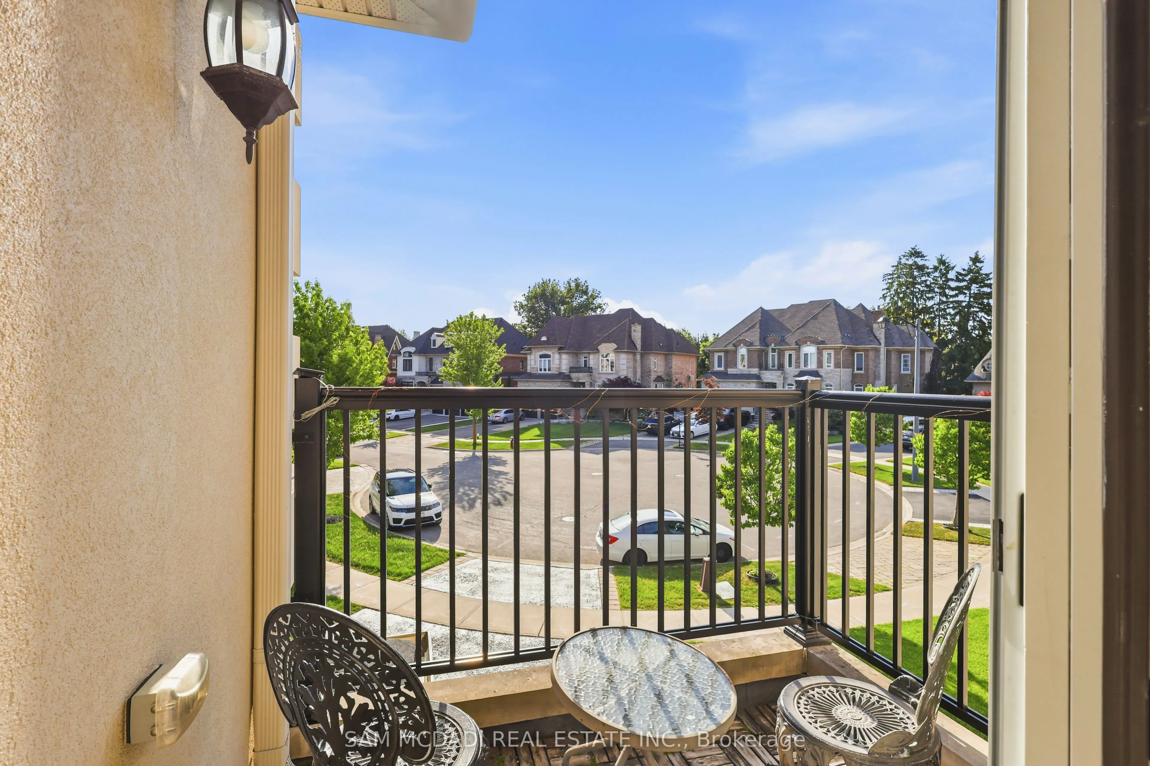 962 Fredonia Drive