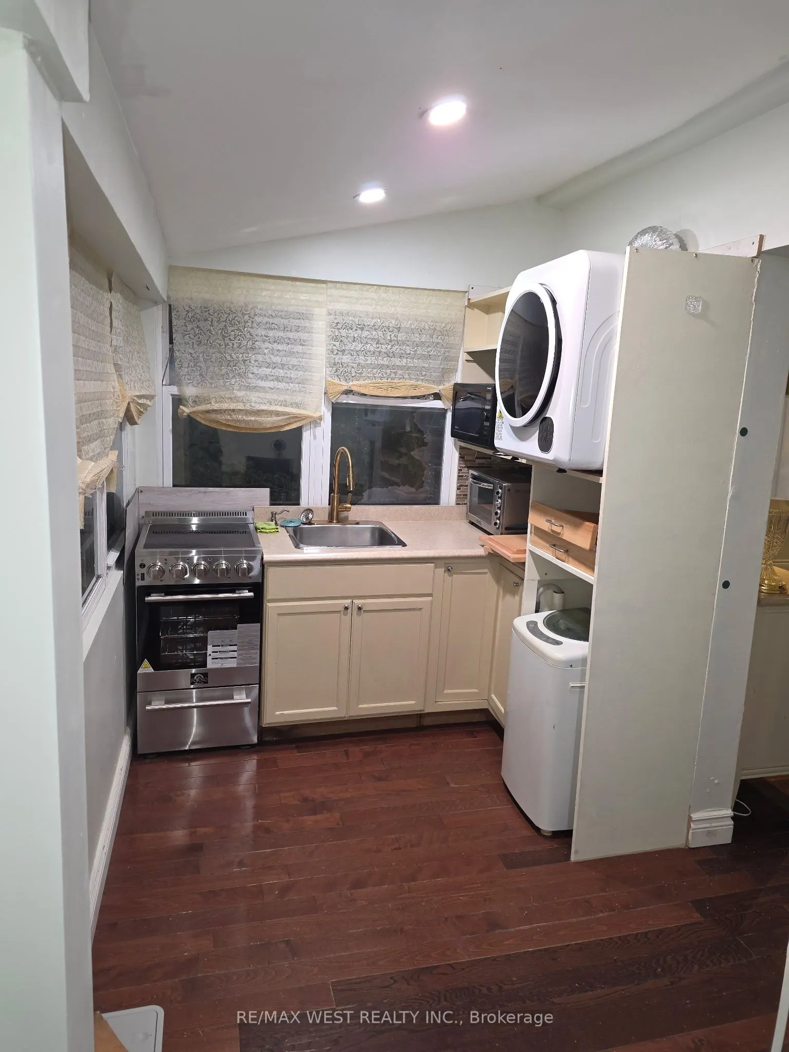 87 Medland Crescent #2