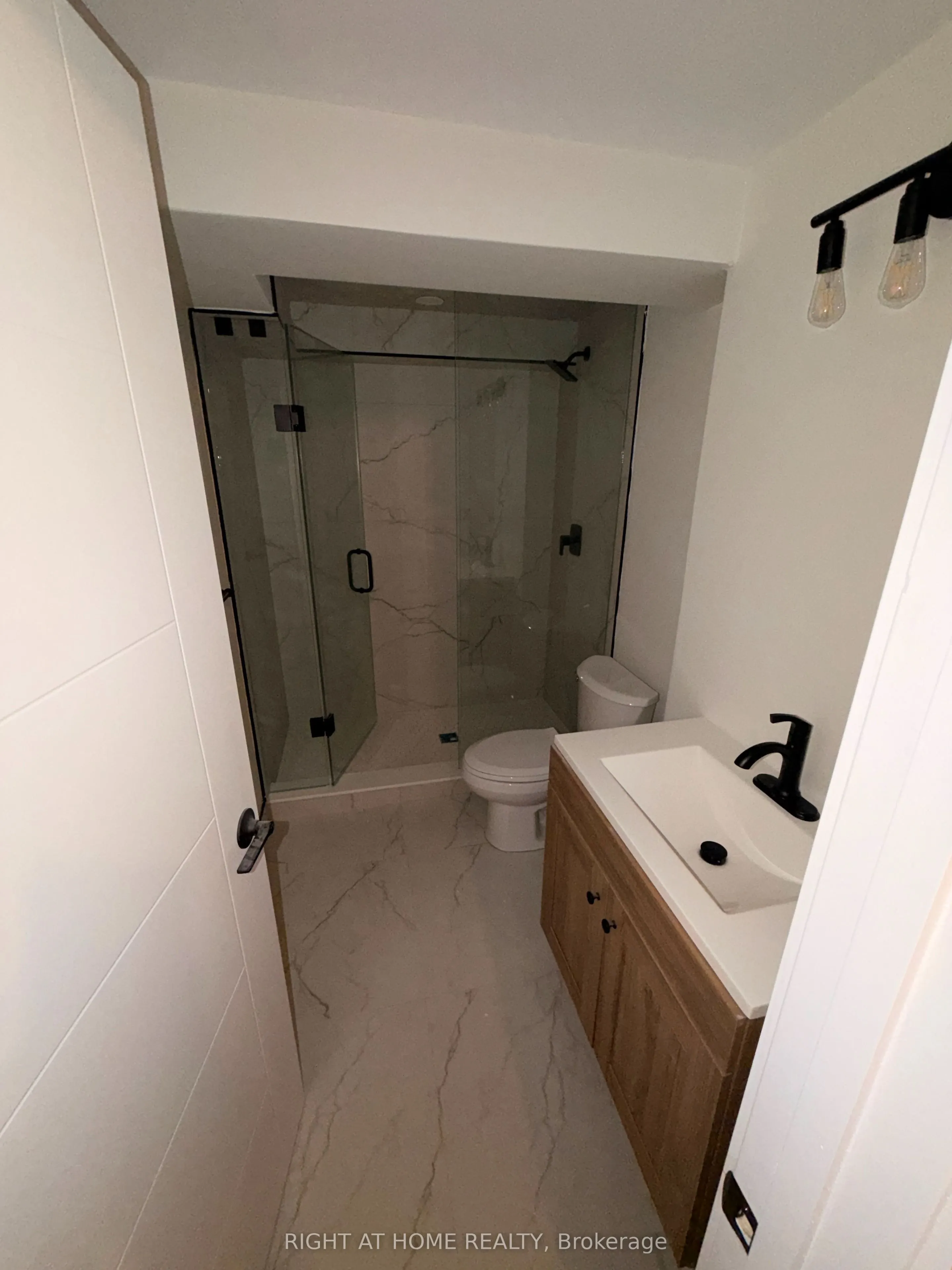 3384 Lake Shore Boulevard W #B