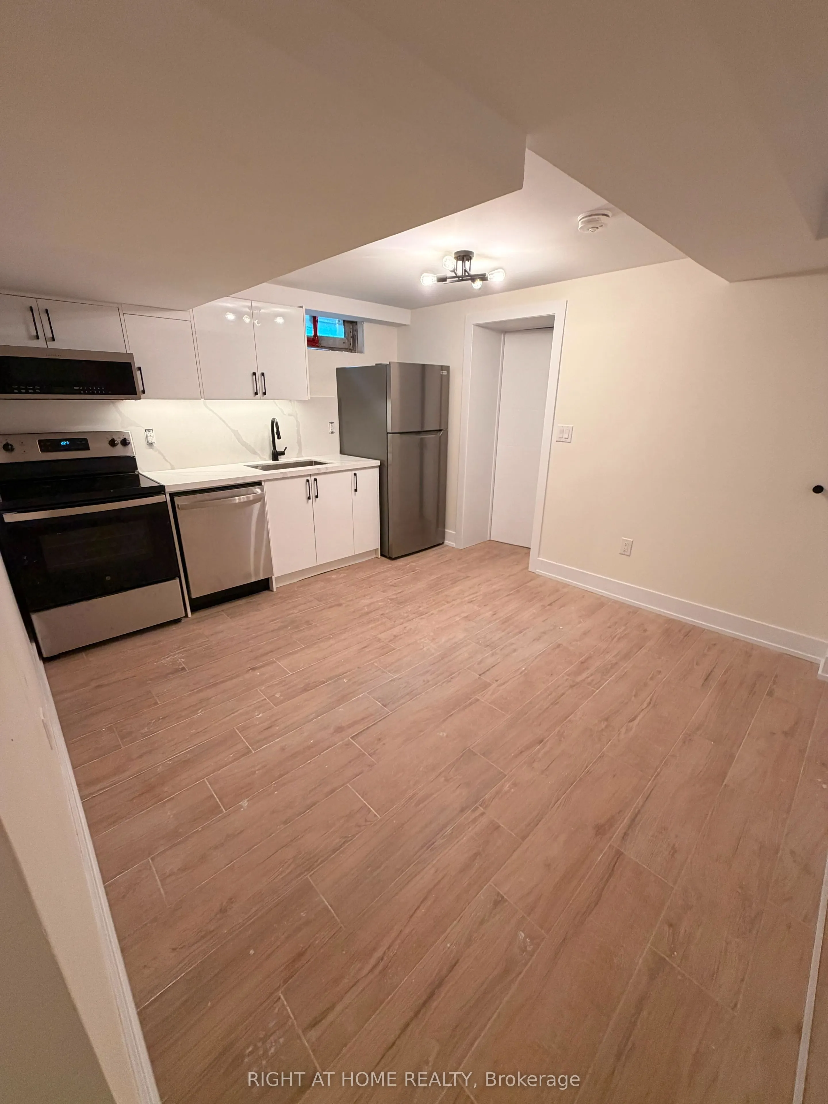3384 Lake Shore Boulevard W #B