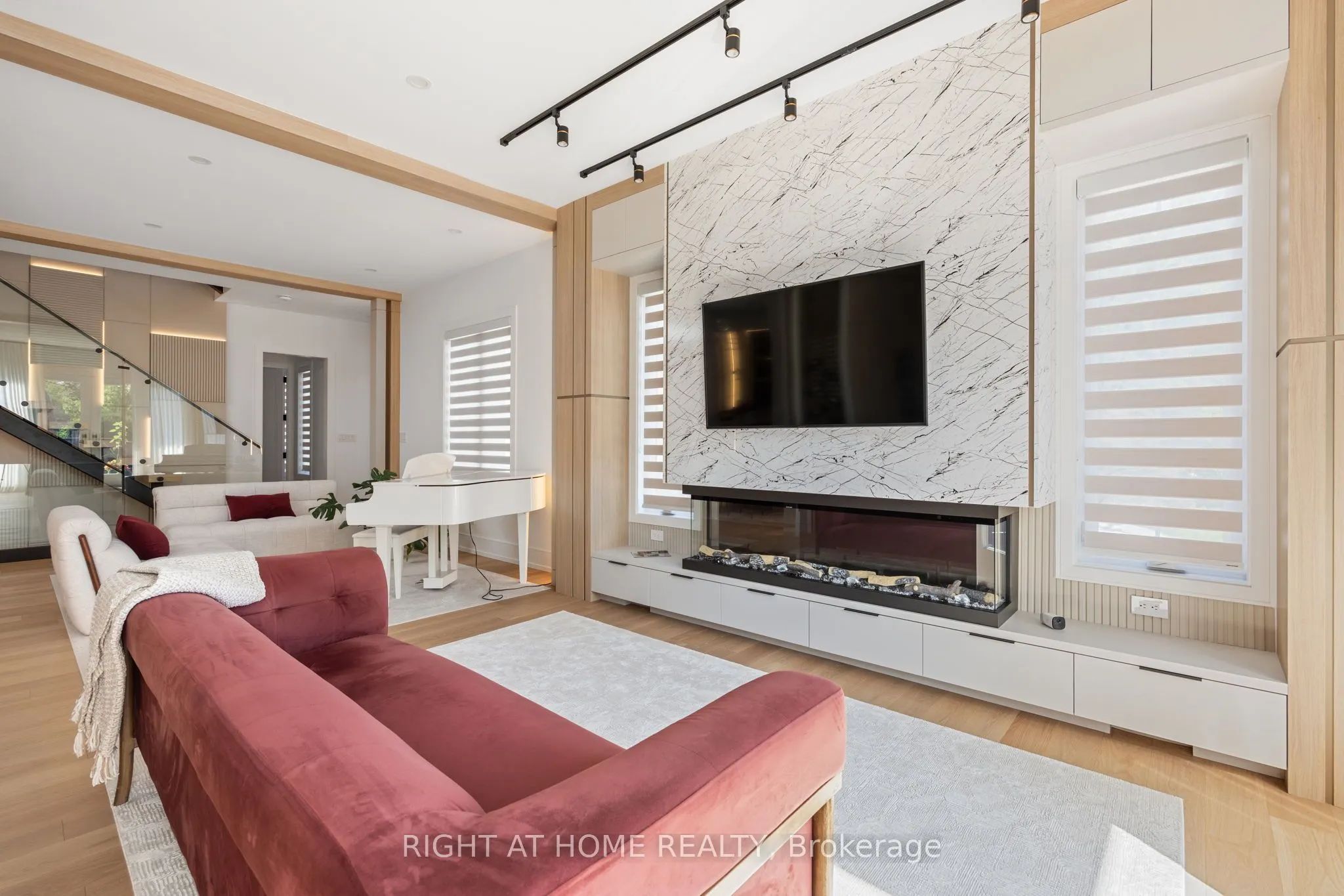 33 Thorndale Avenue