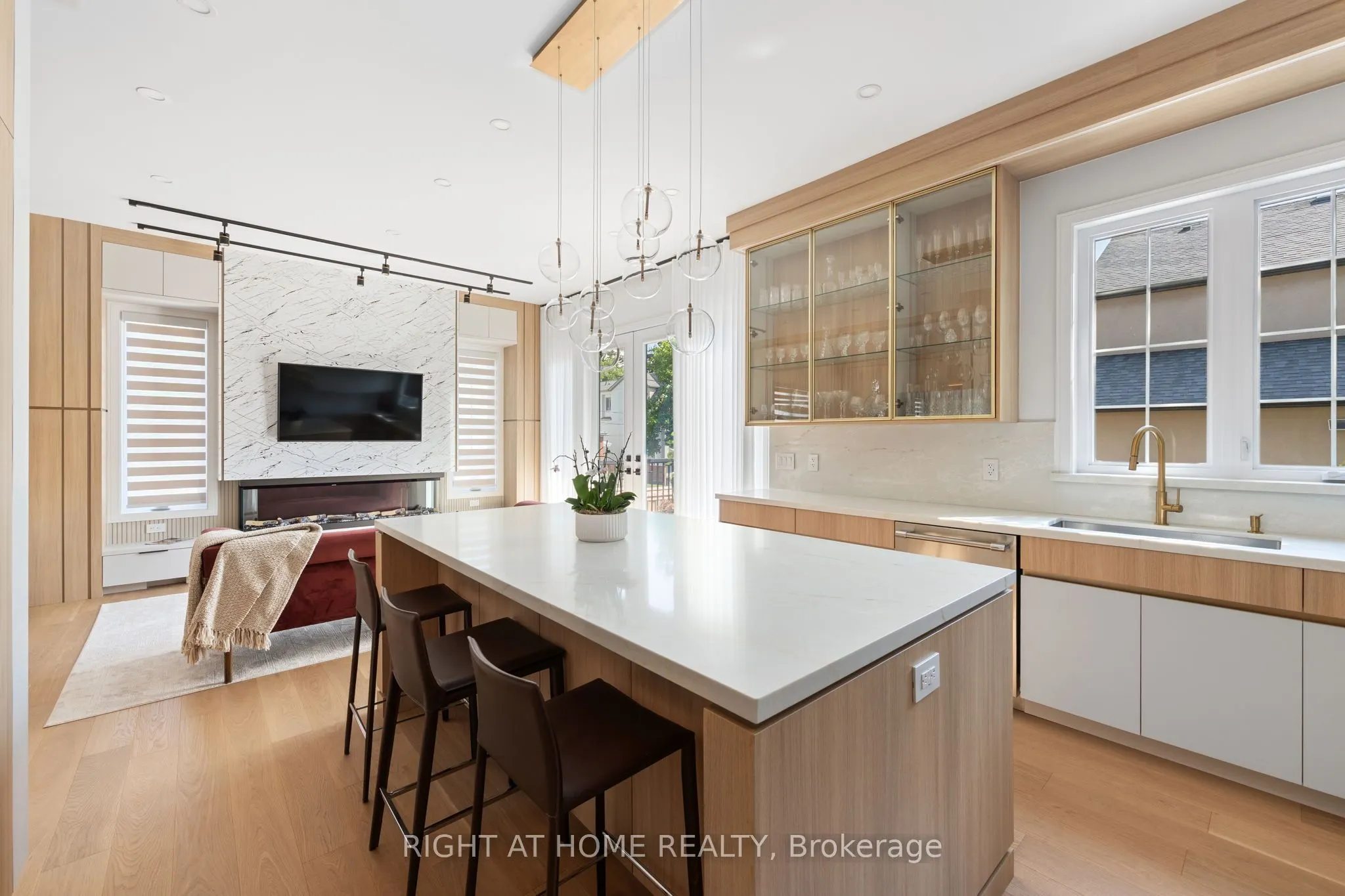 33 Thorndale Avenue
