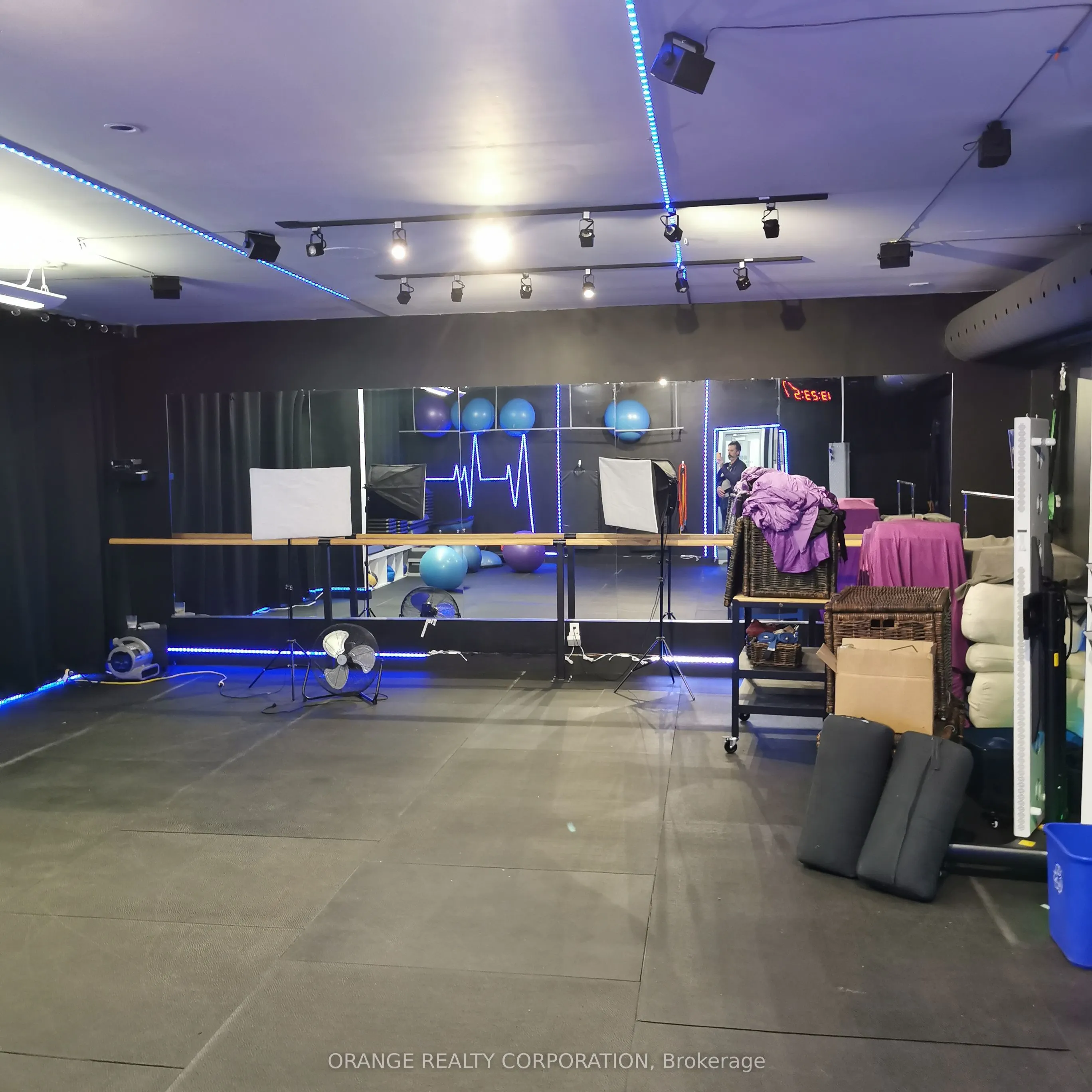 3301 lake shore Boulevard W #101