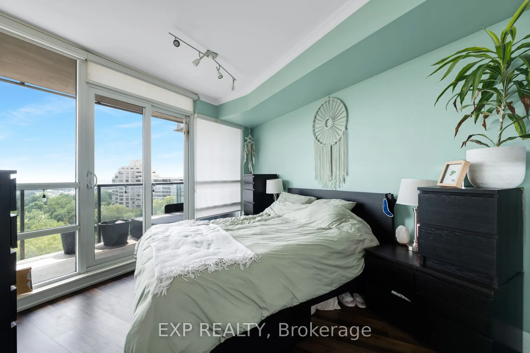 2230 Lake Shore Boulevard W #808