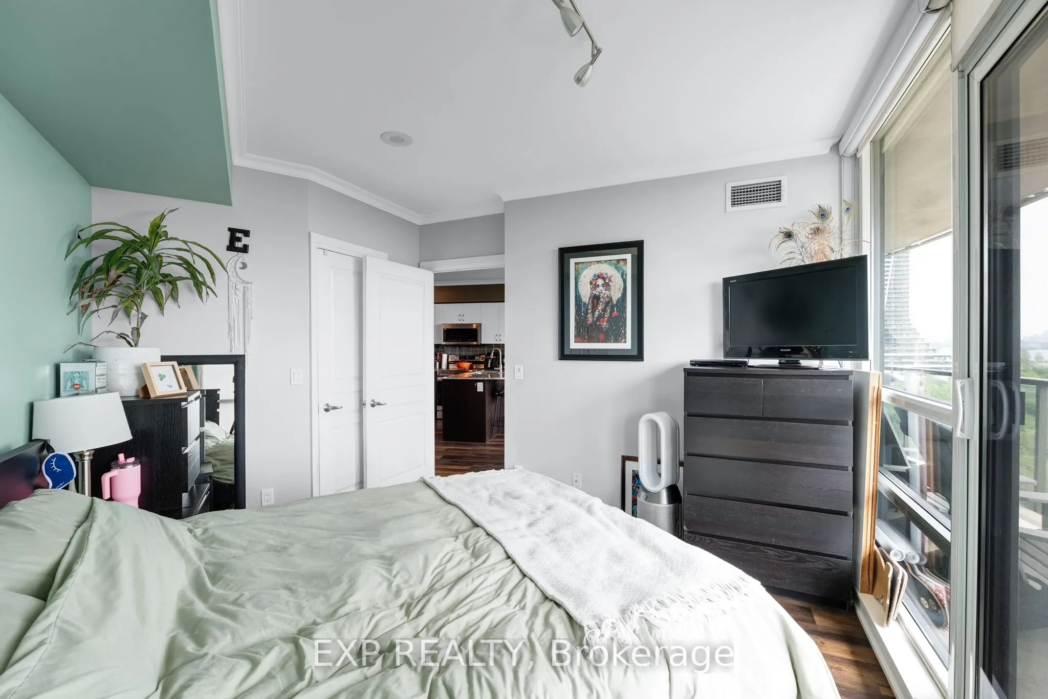 2230 Lake Shore Boulevard W #808