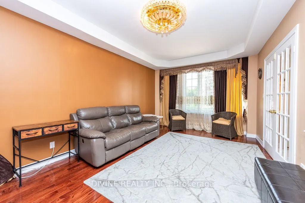 4911 Maxine Place