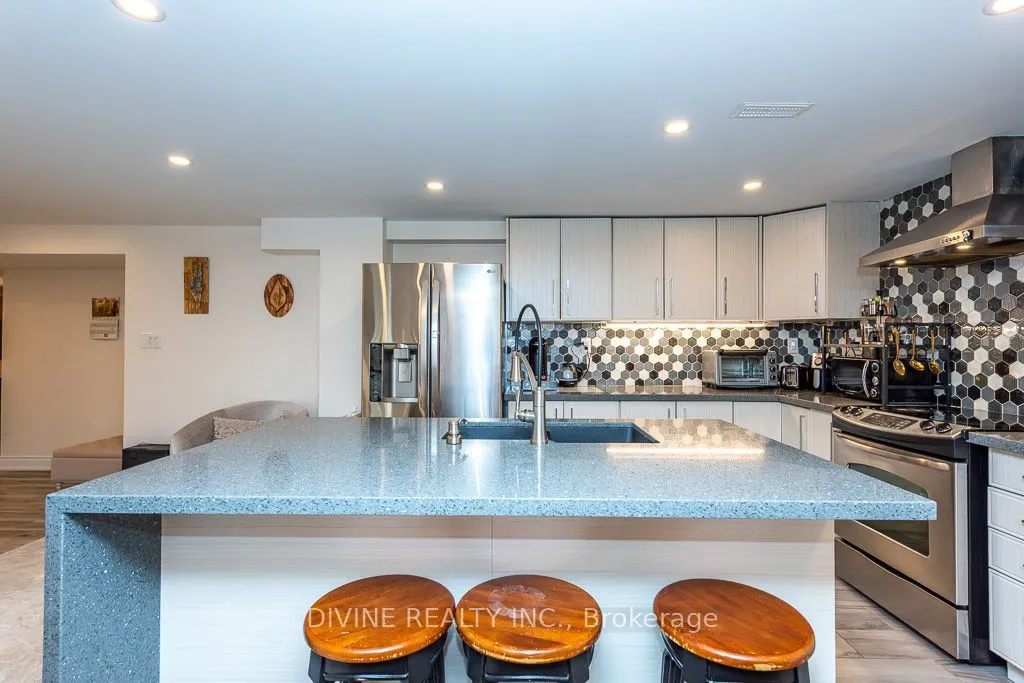 4911 Maxine Place