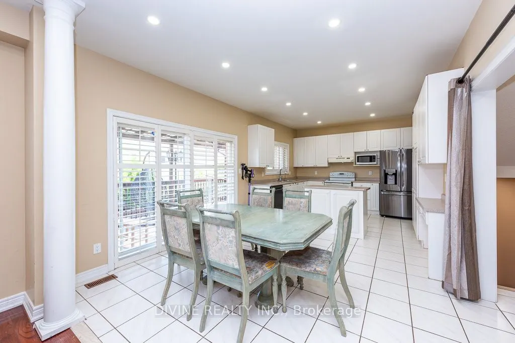 4911 Maxine Place