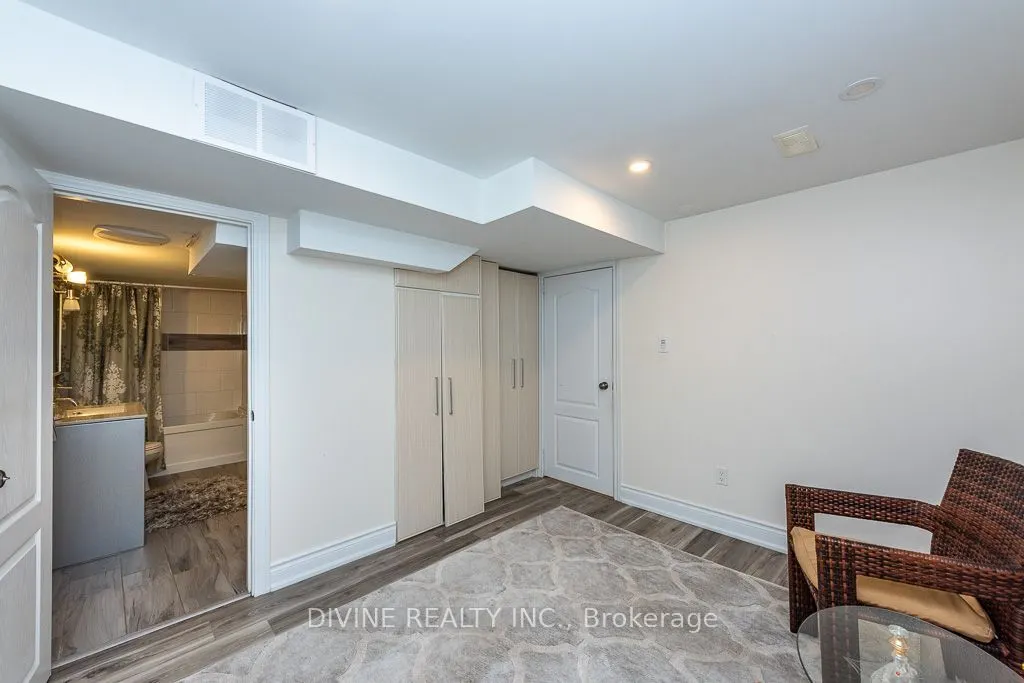 4911 Maxine Place