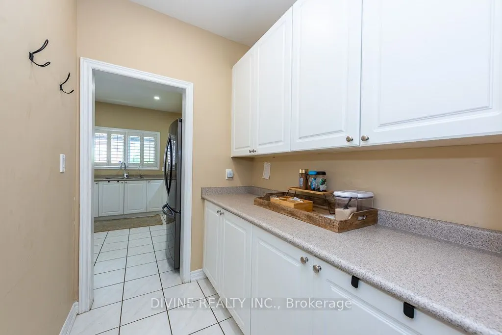 4911 Maxine Place