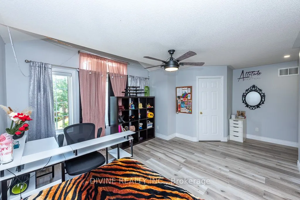 4911 Maxine Place
