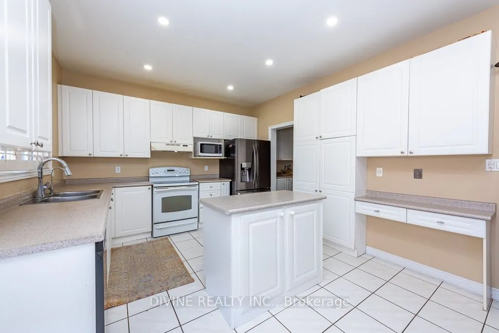4911 Maxine Place