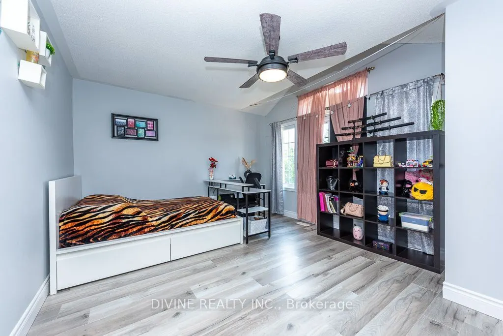 4911 Maxine Place