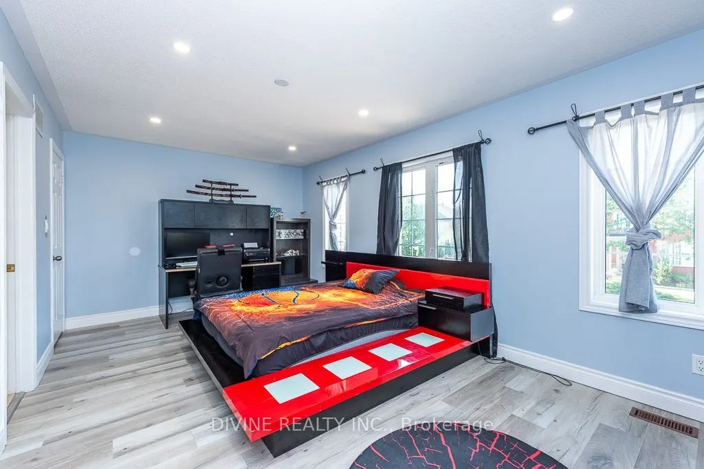 4911 Maxine Place