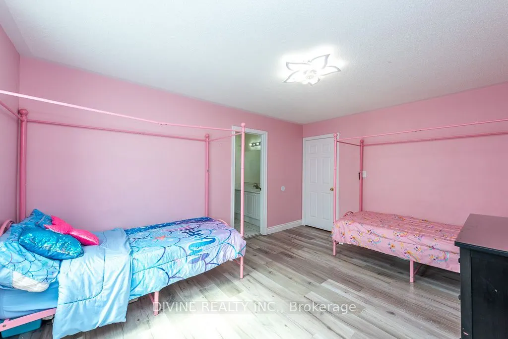 4911 Maxine Place