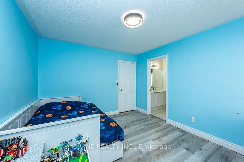 4911 Maxine Place
