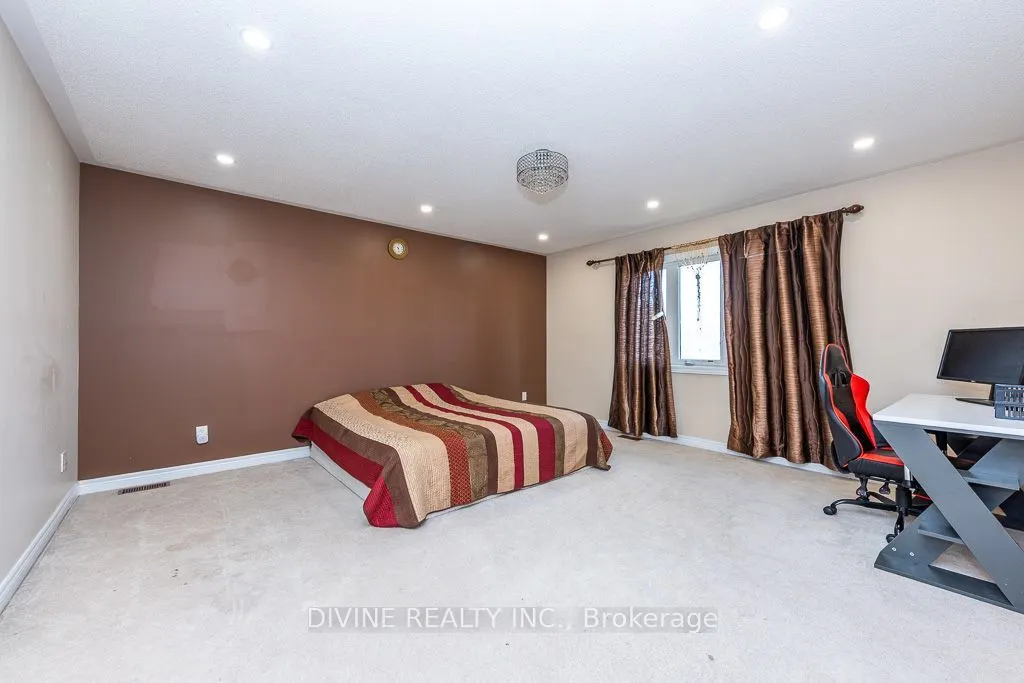 4911 Maxine Place