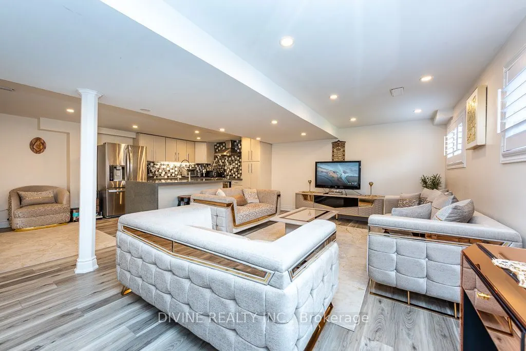 4911 Maxine Place