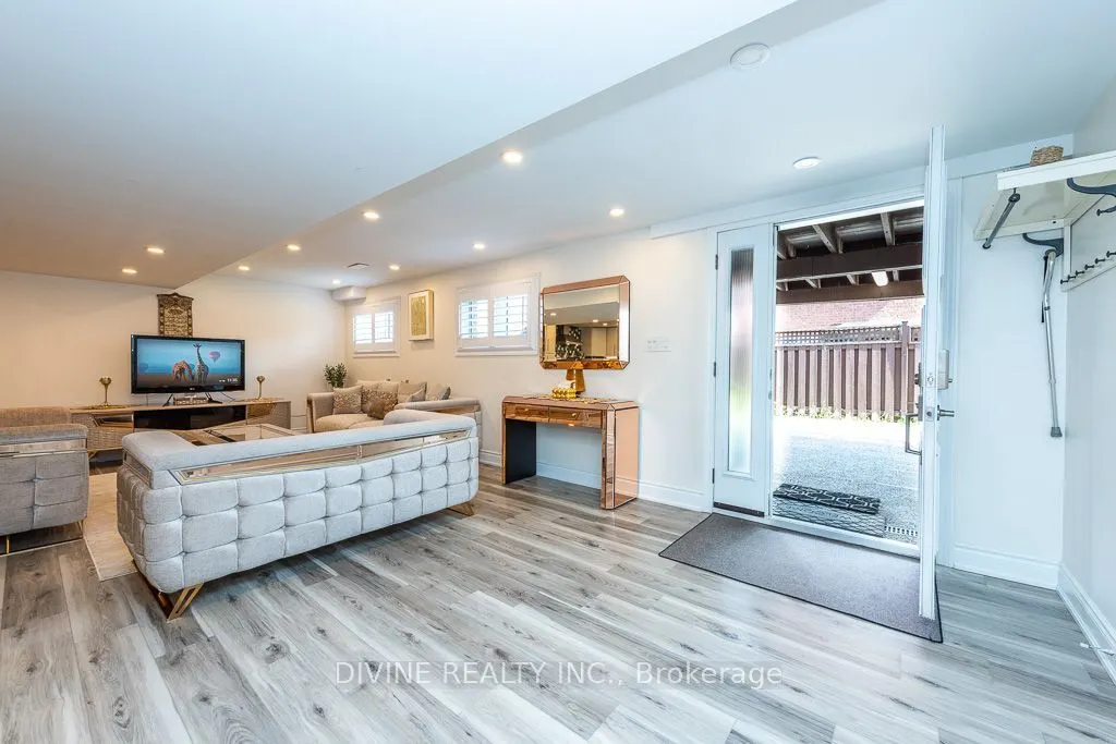 4911 Maxine Place