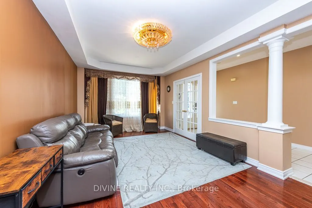 4911 Maxine Place