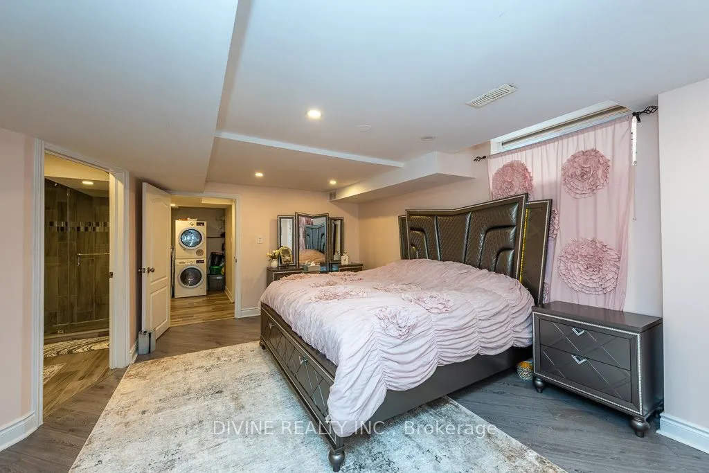 4911 Maxine Place