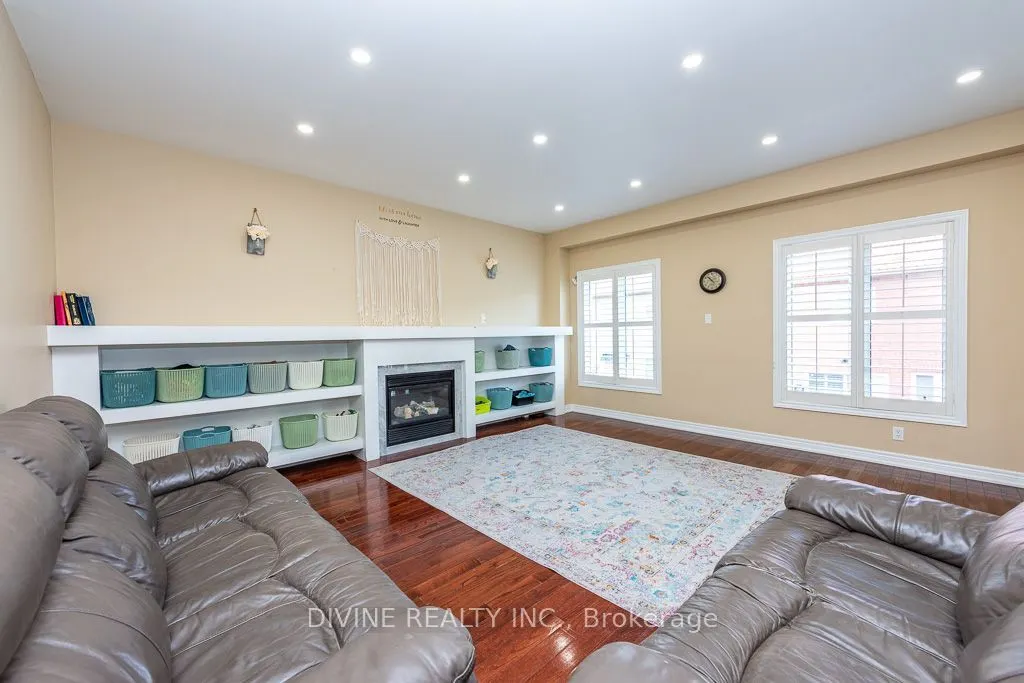 4911 Maxine Place