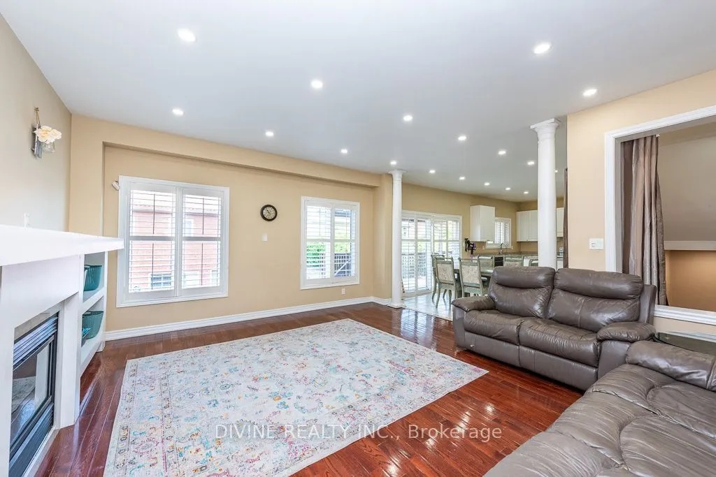 4911 Maxine Place