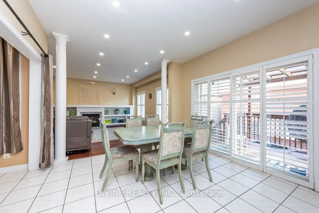4911 Maxine Place