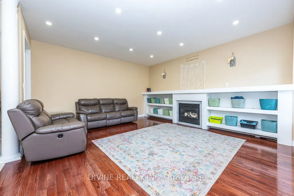 4911 Maxine Place