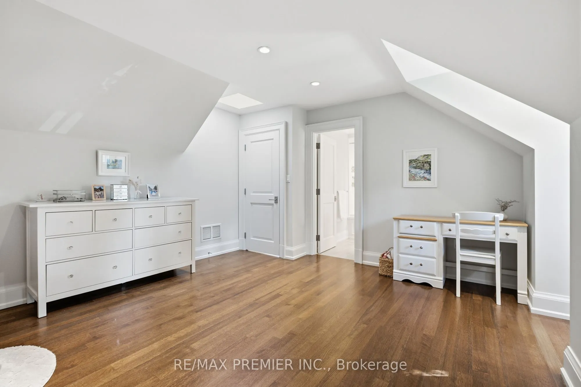 132 The Kingsway