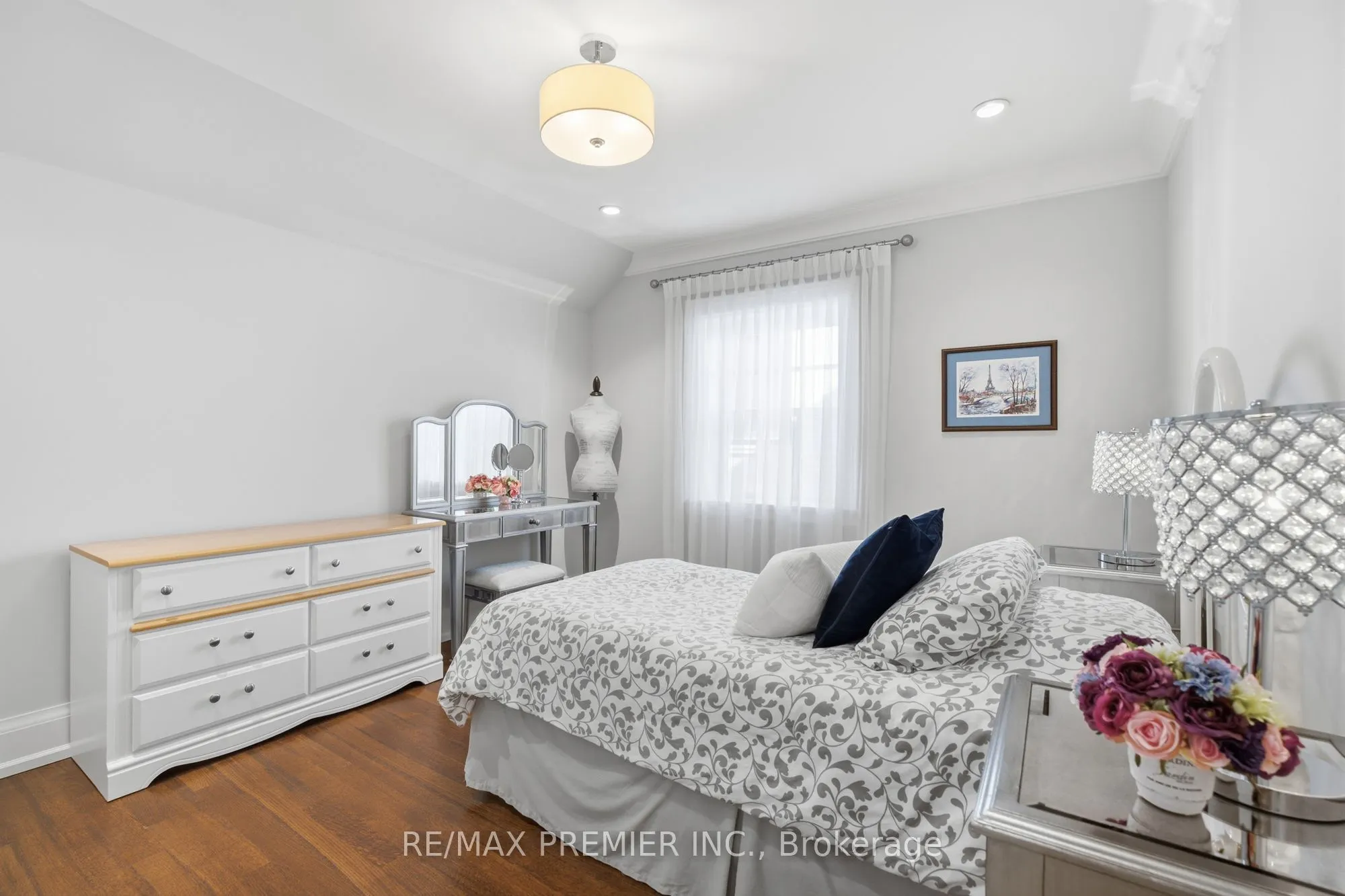 132 The Kingsway
