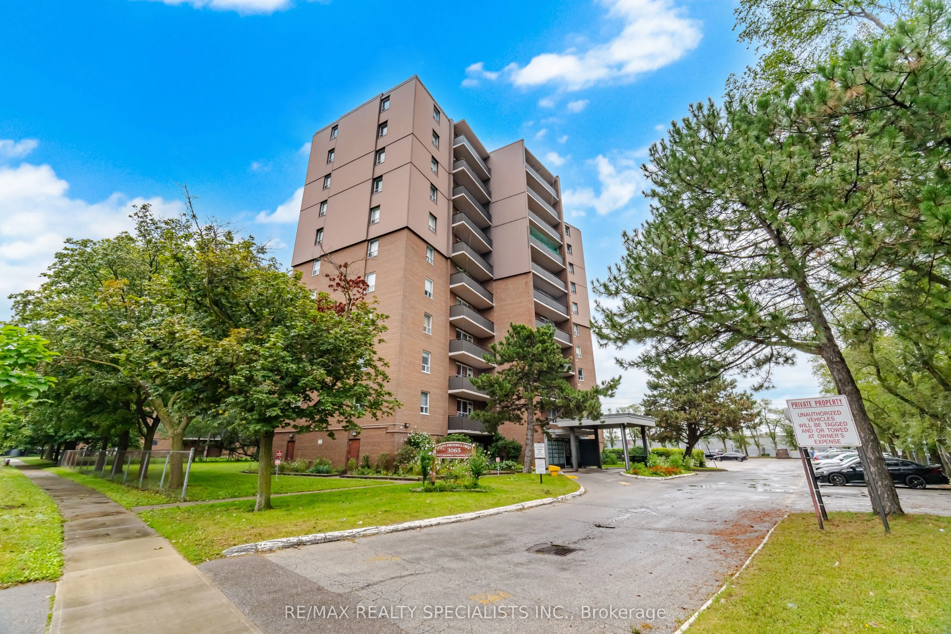 3065 Queen Frederica Drive #403