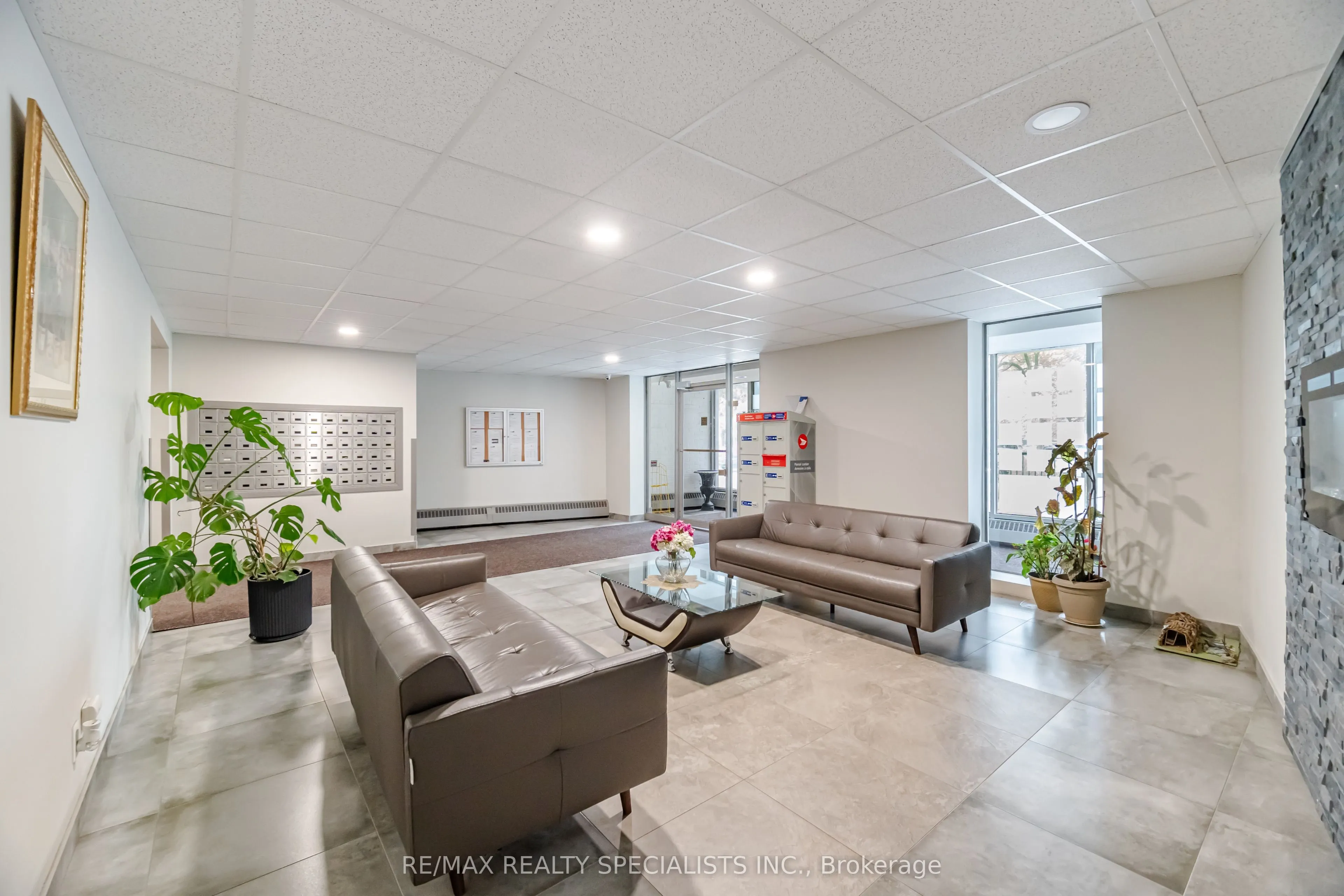 3065 Queen Frederica Drive #403