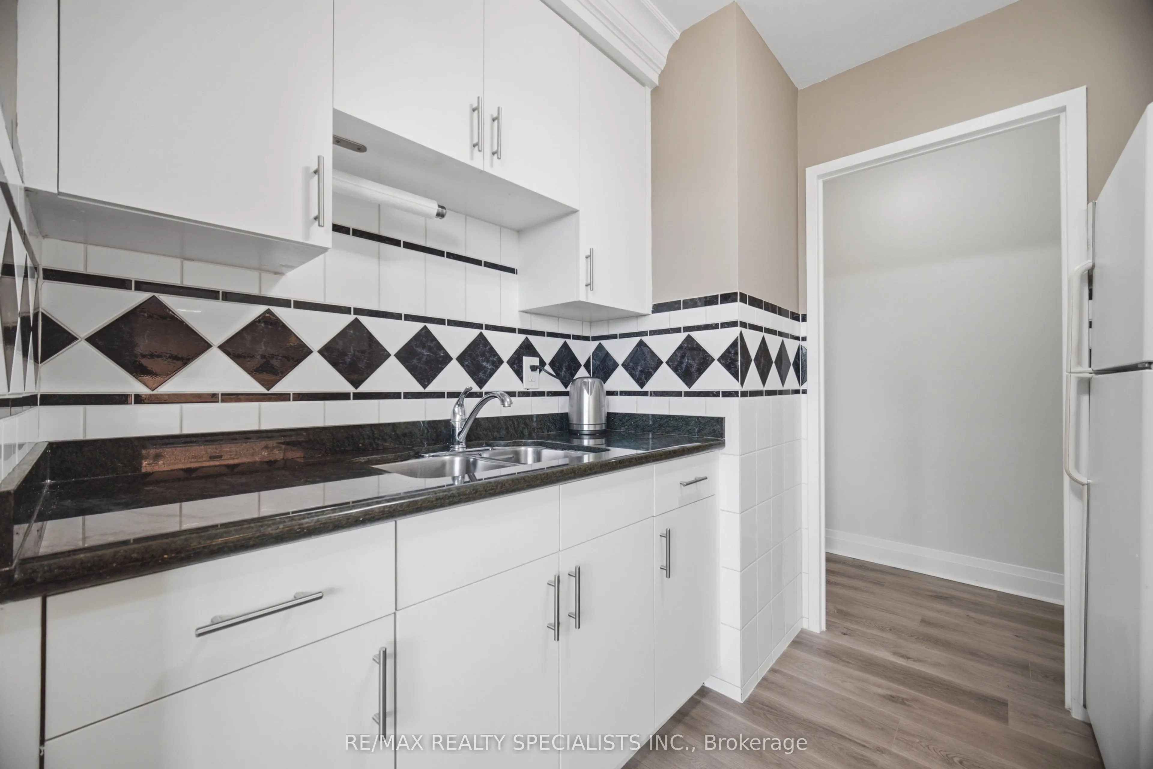 3065 Queen Frederica Drive #403