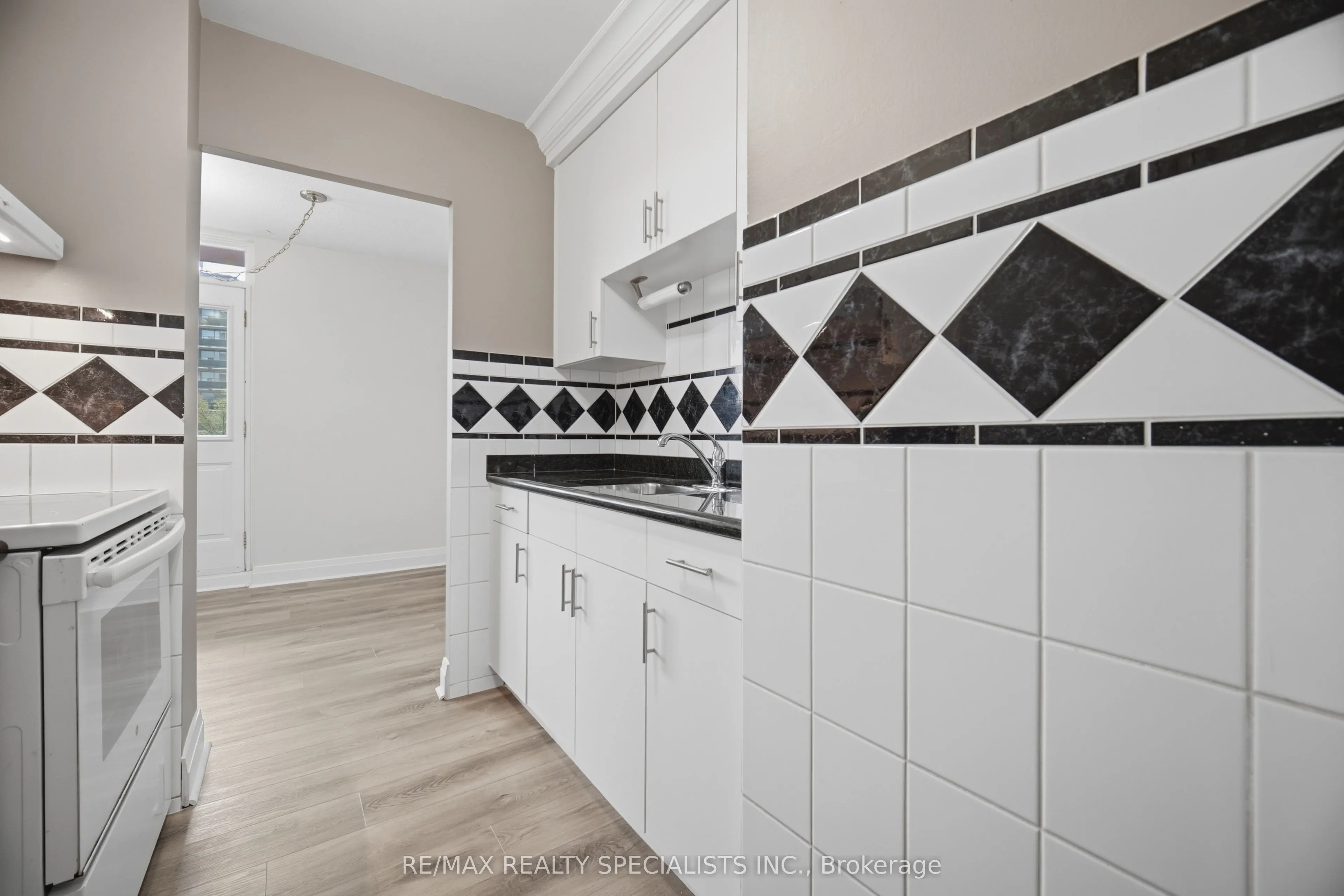 3065 Queen Frederica Drive #403