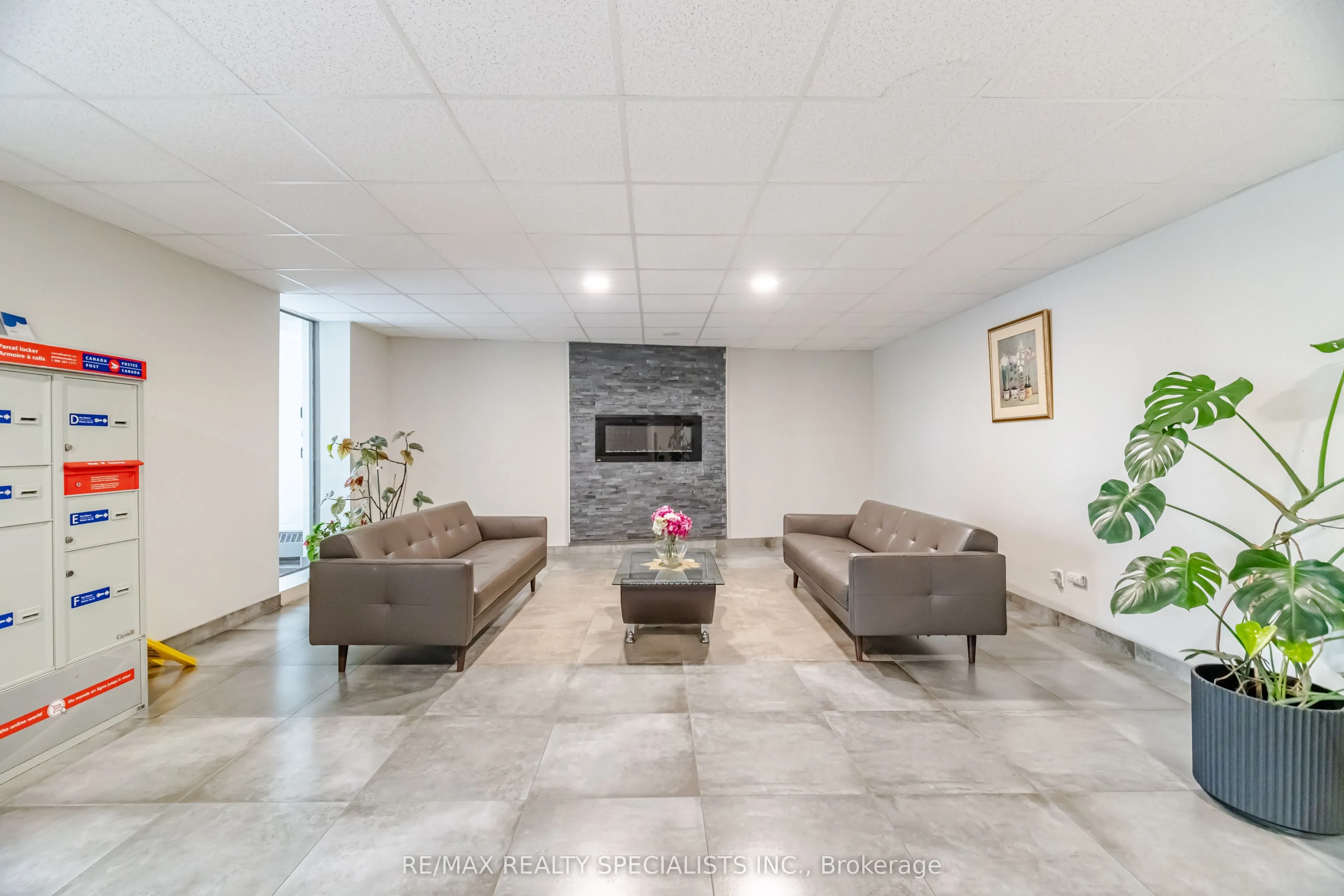 3065 Queen Frederica Drive #403