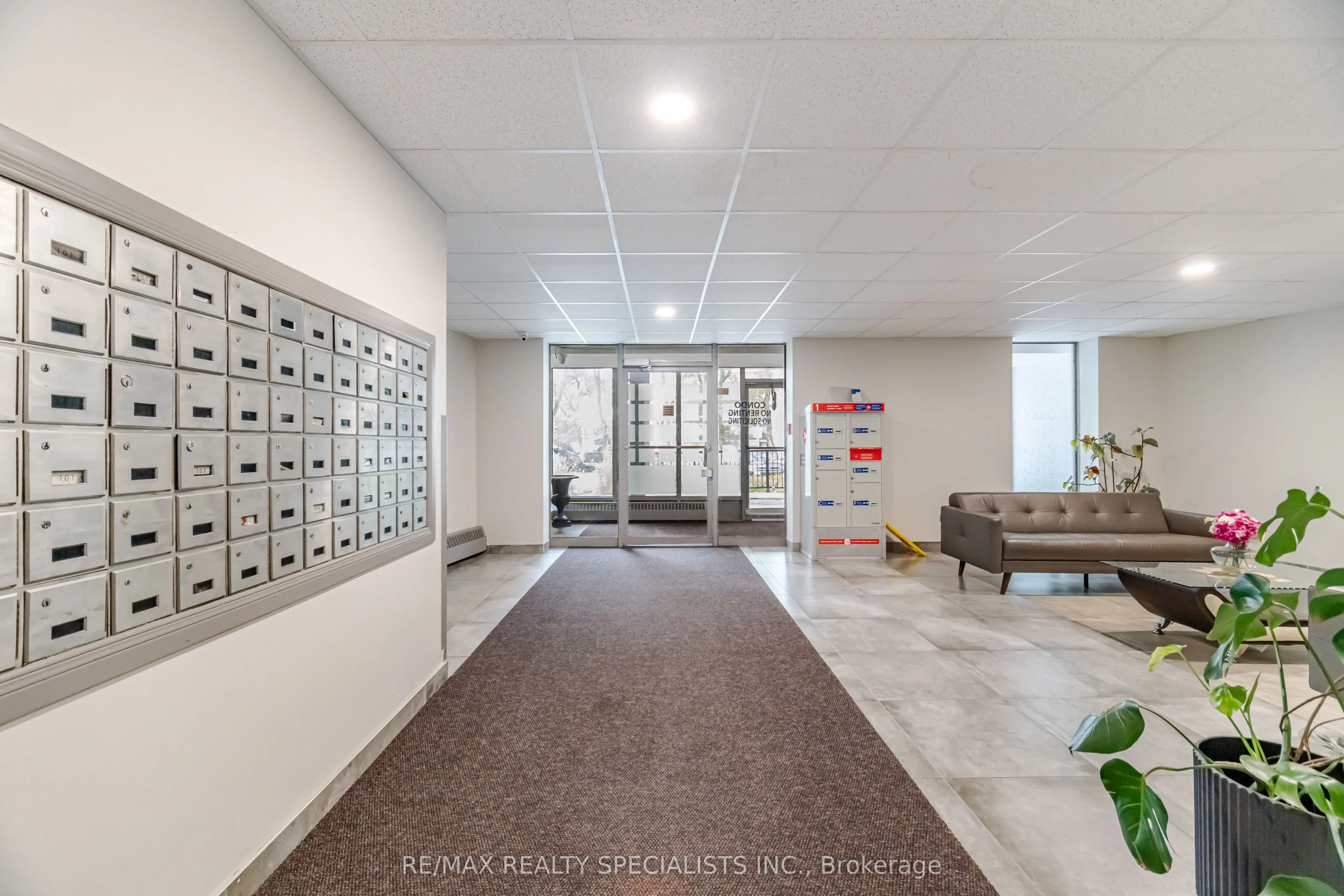 3065 Queen Frederica Drive #403