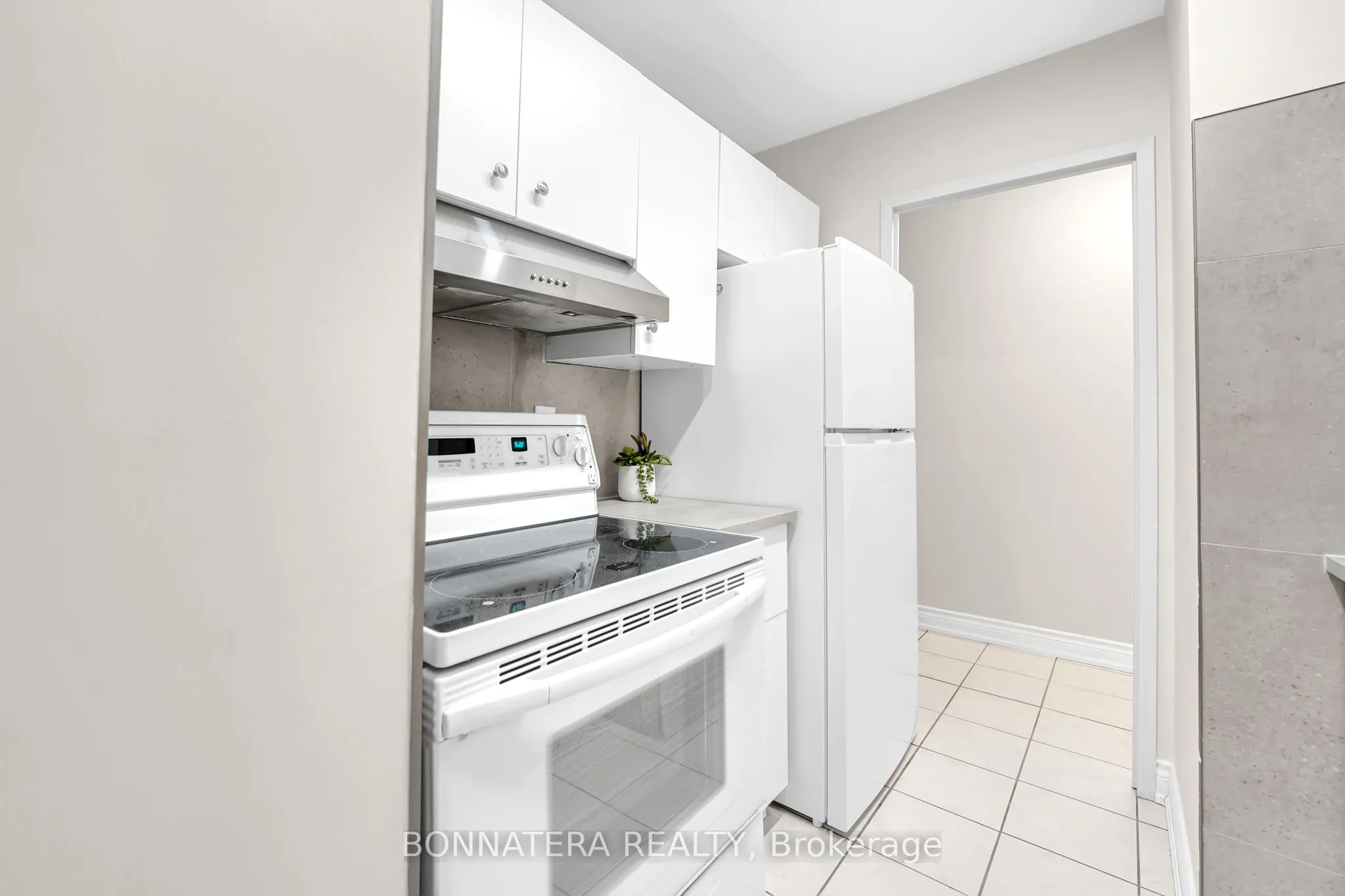 3065 Queen Frederica Drive #905