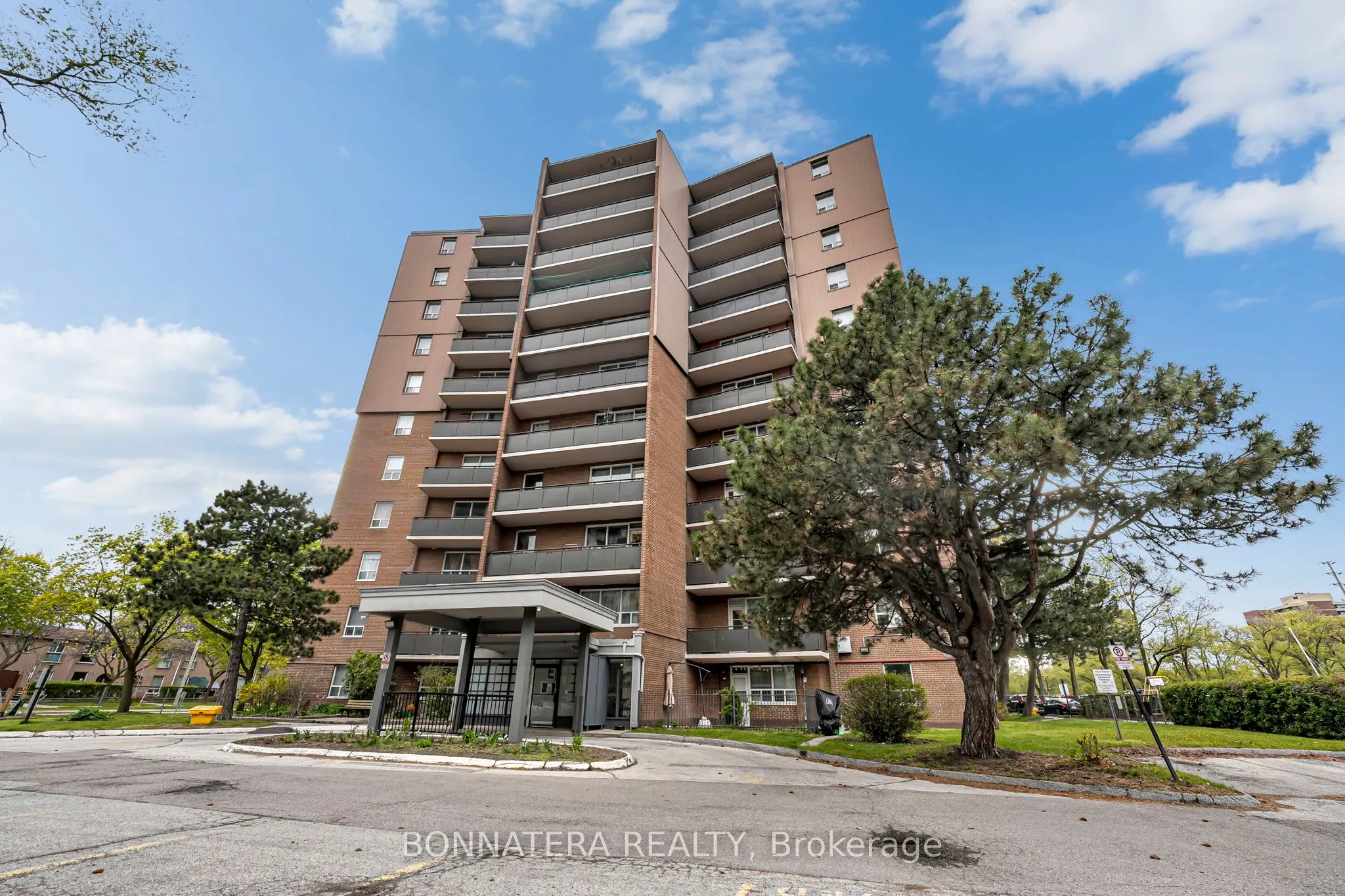 3065 Queen Frederica Drive #905
